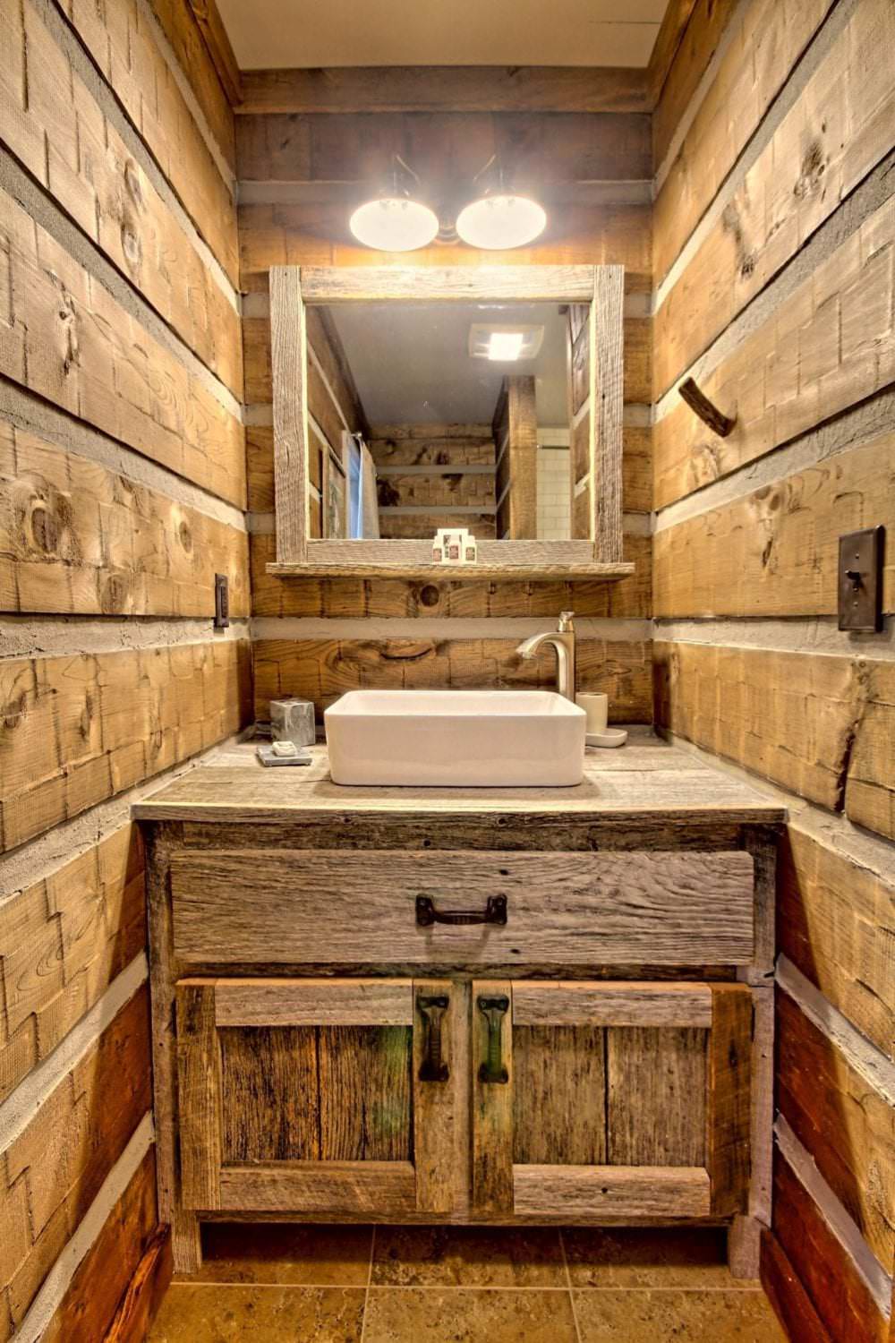 Appalachia Room bathroom