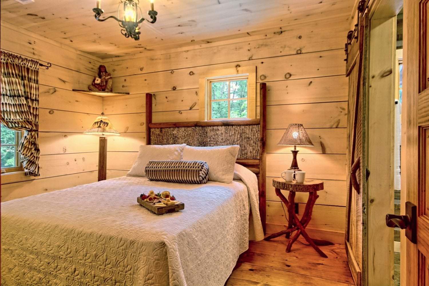 Cherokee Room at Lake Rabun Hotel