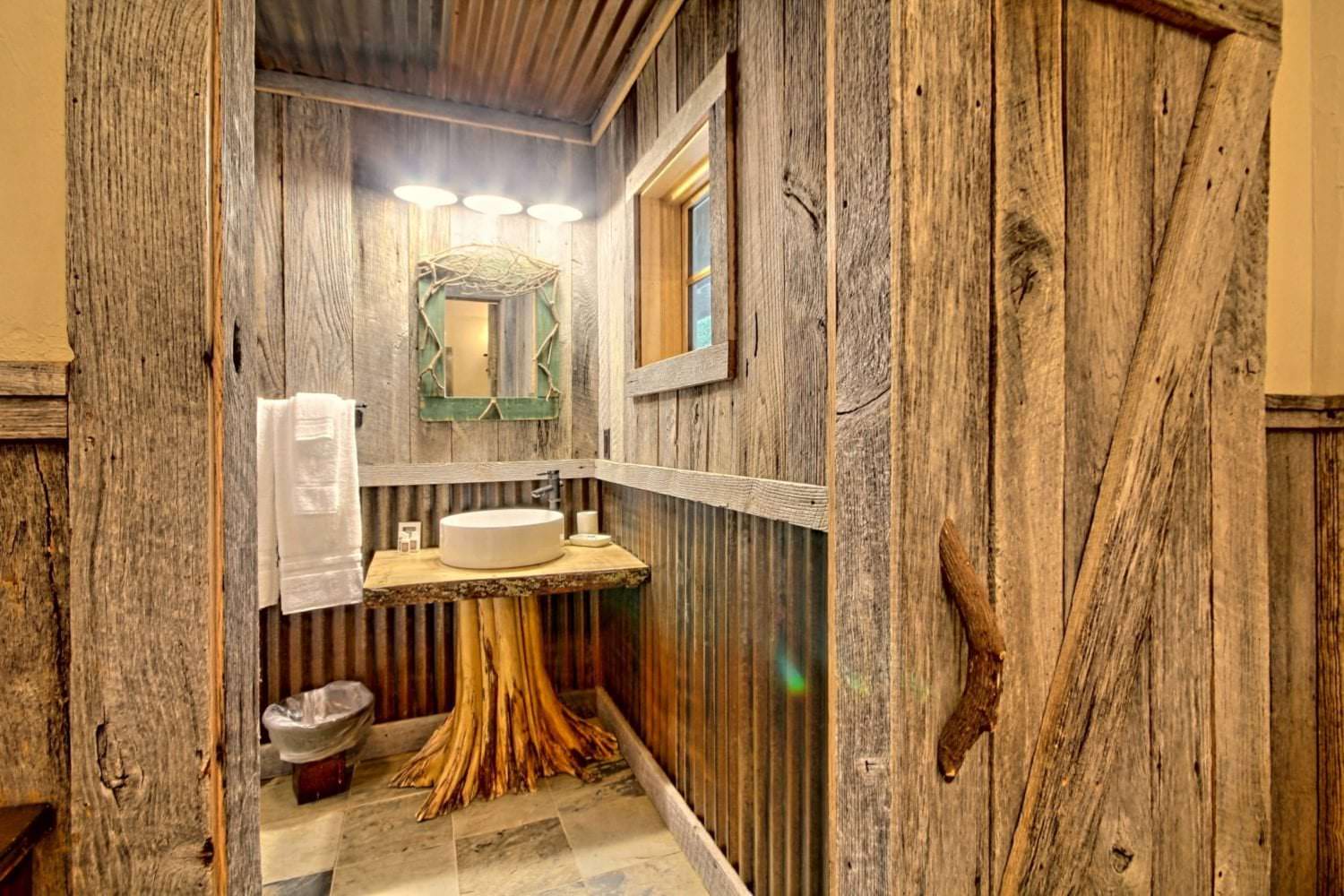 Foxfire Room bathroom