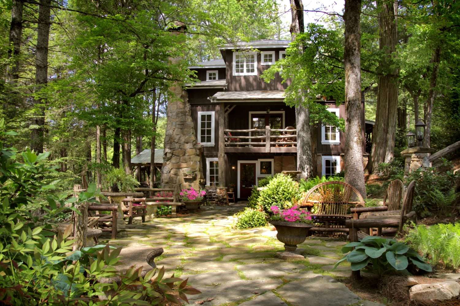 Historic Lake Rabun Hotel exterior