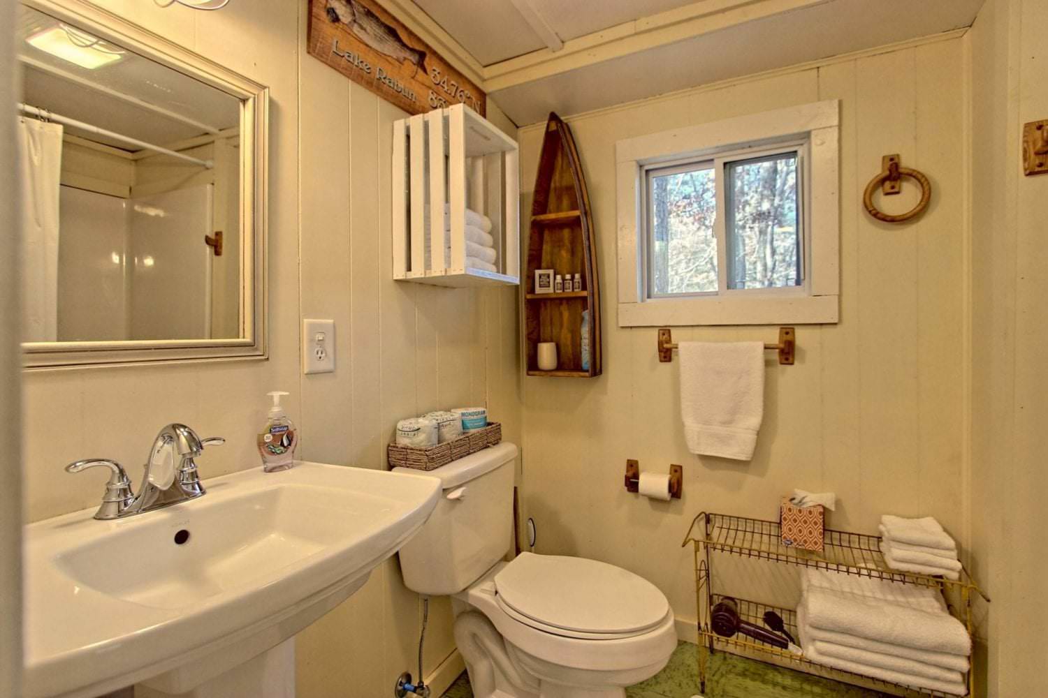 Fish Camp Cottage 2 bathroom