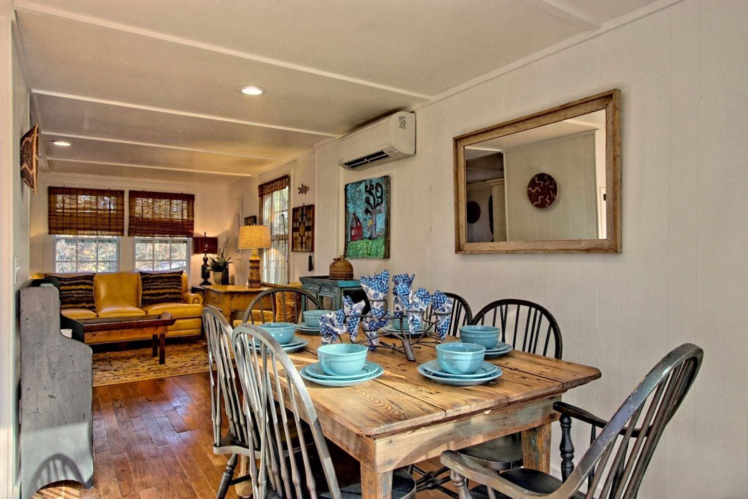 Fish Camp Cottage 3 dining room
