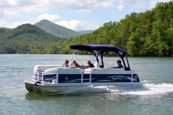Pontoon boat